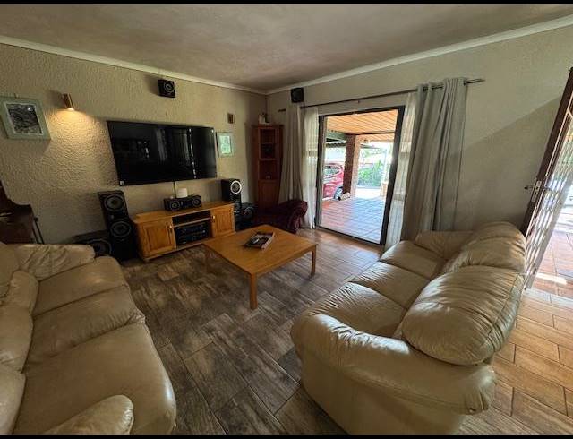 4 BEDROOM HOUSE FOR SALE IN ESTHER PARK